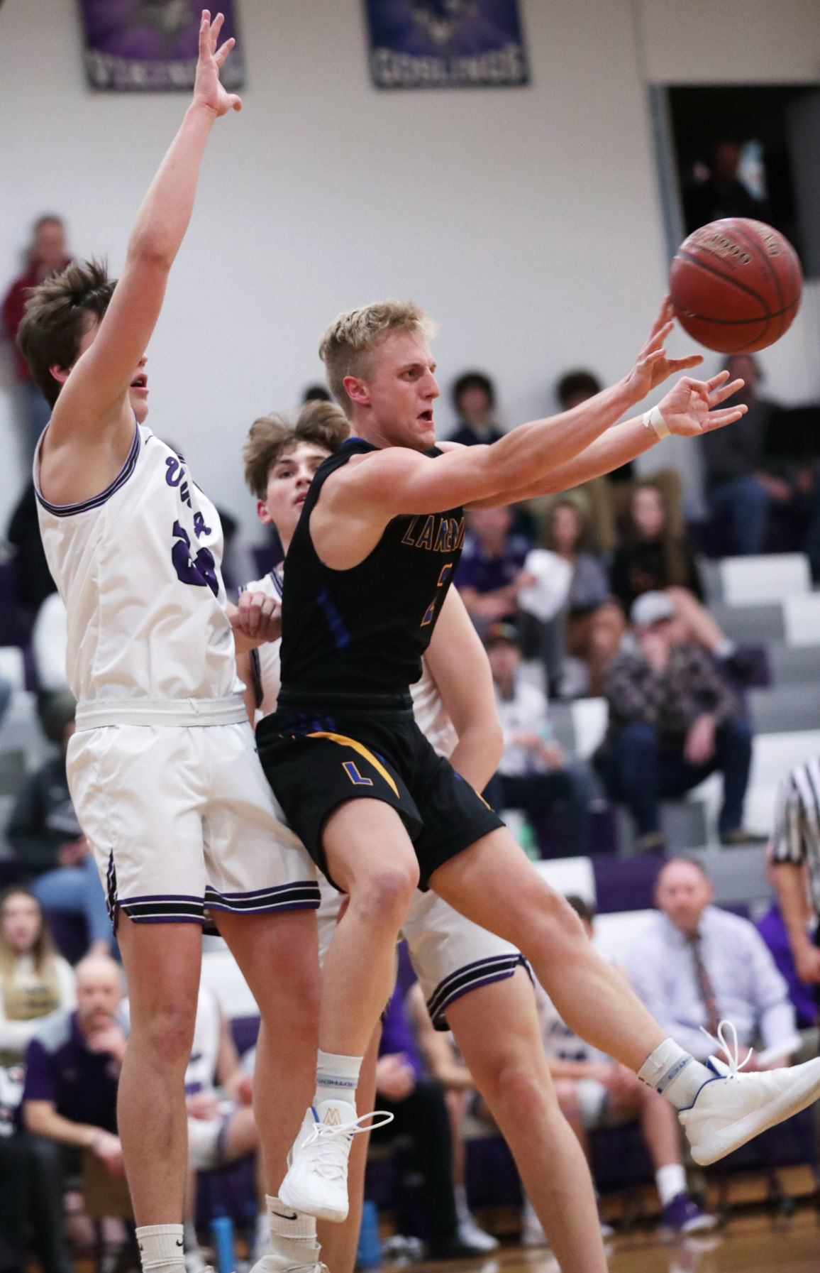 Stoughton 53, Lake Mills 44
